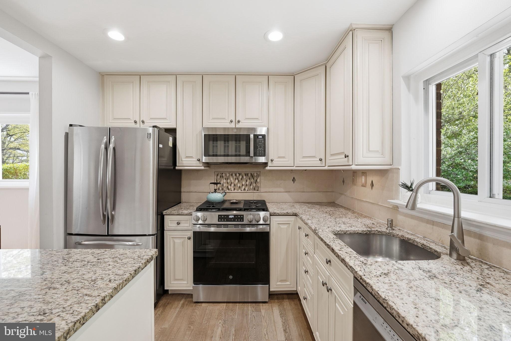 BERKSHIRE OAKWOOD - Residential