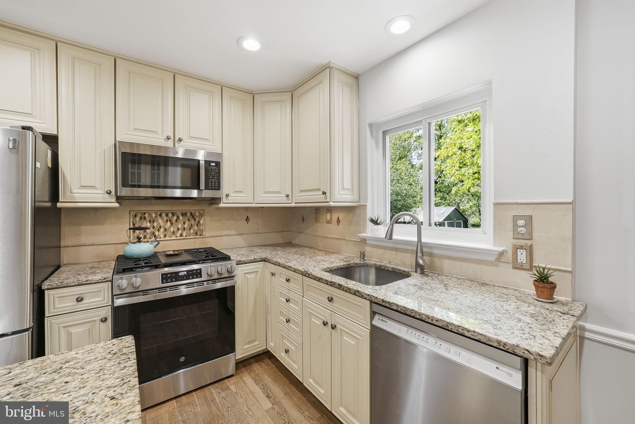 BERKSHIRE OAKWOOD - Residential