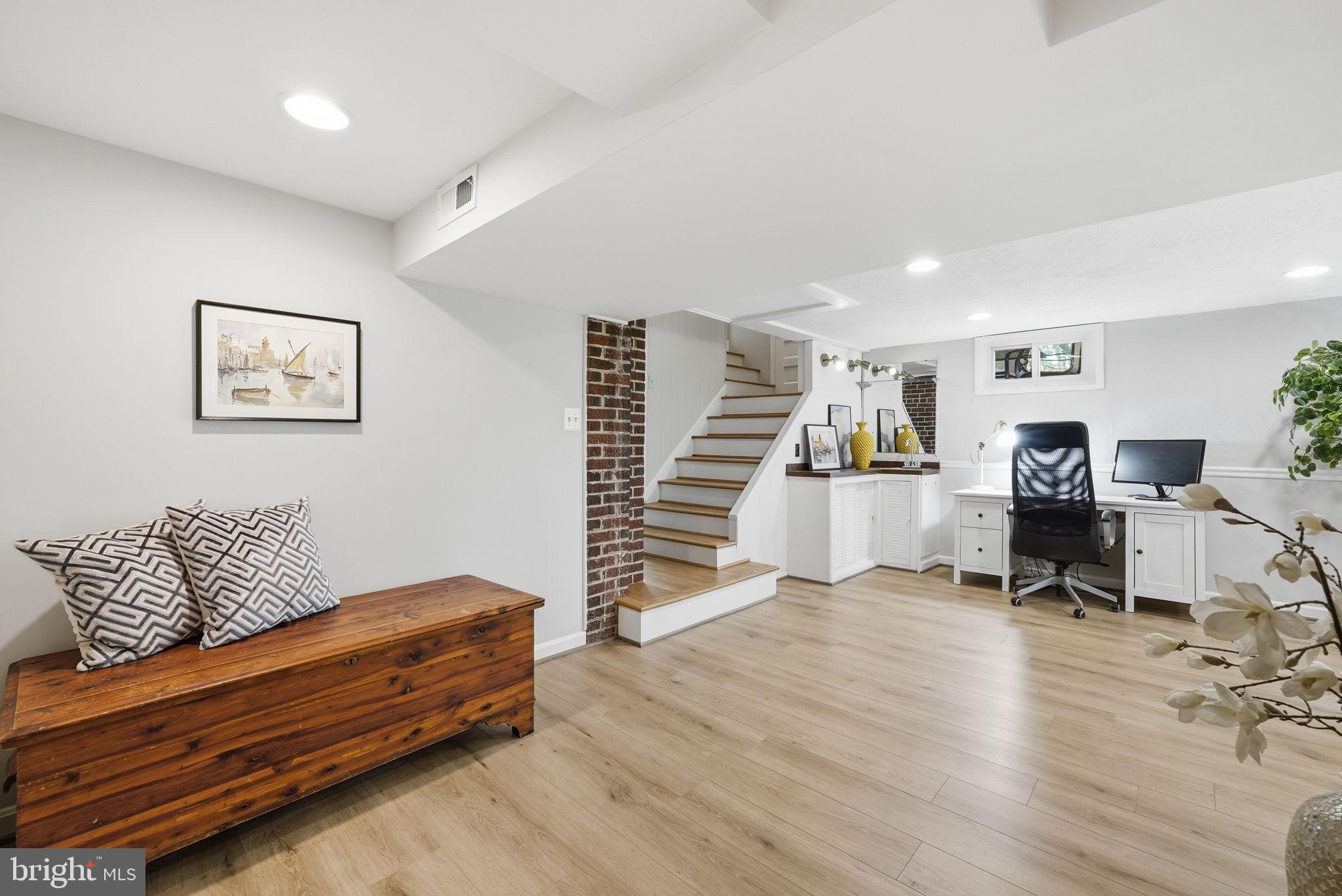 BERKSHIRE OAKWOOD - Residential