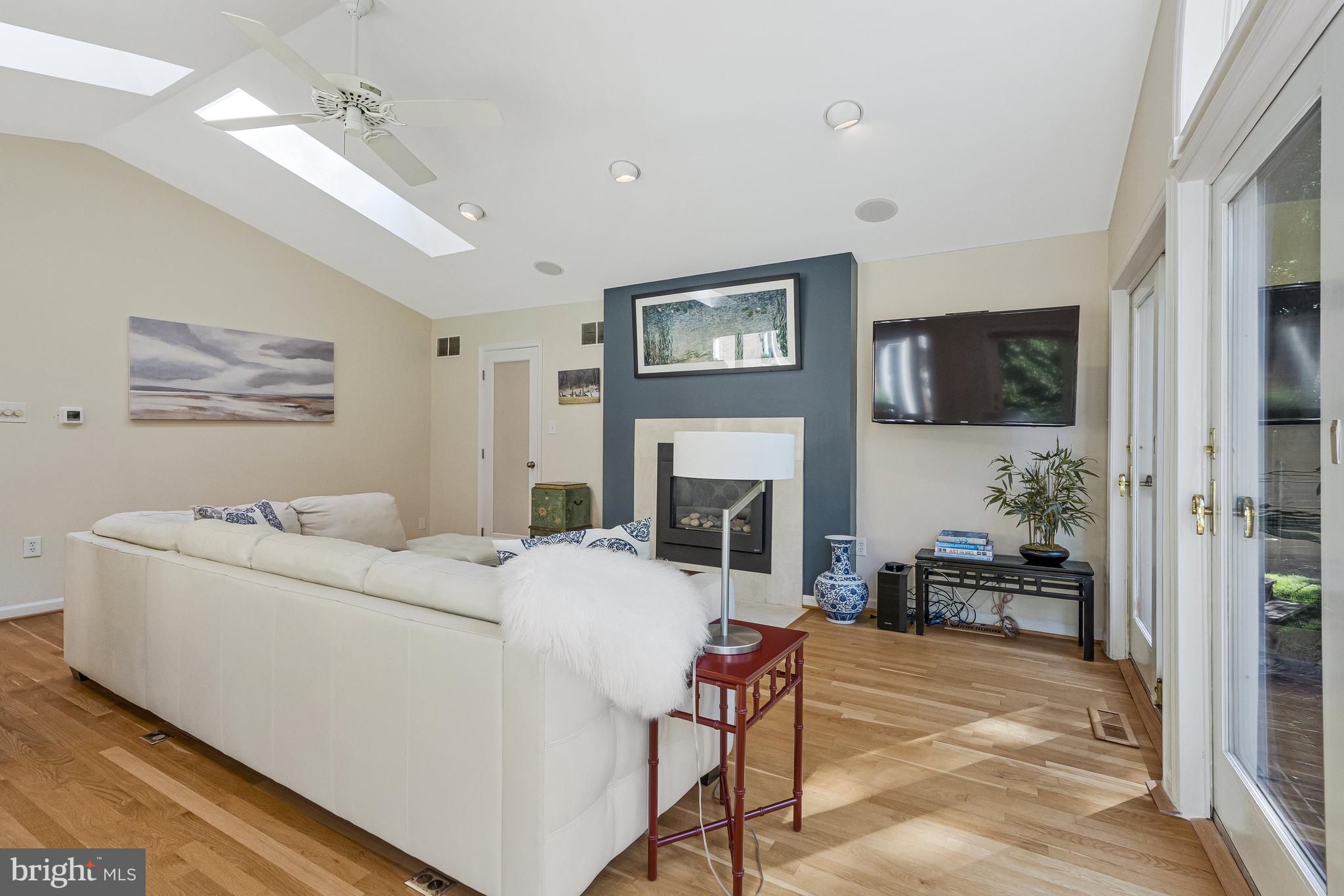 MC LEAN HAMLET - Residential