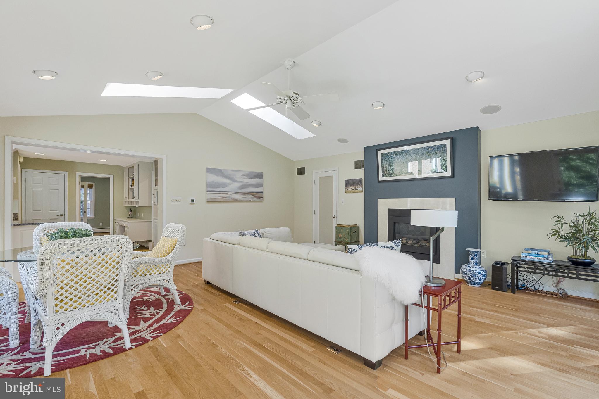 MC LEAN HAMLET - Residential