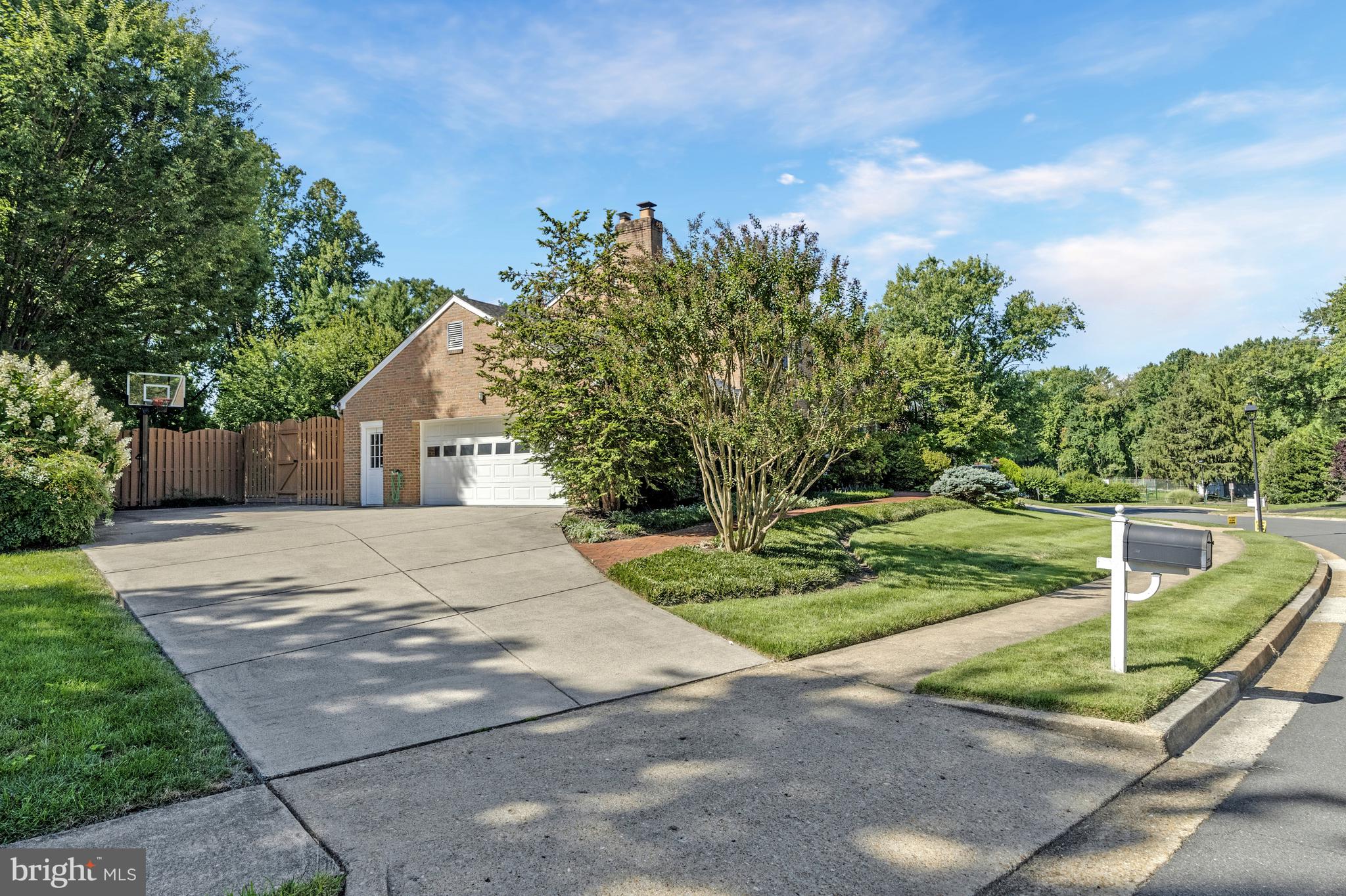 MC LEAN HAMLET - Residential