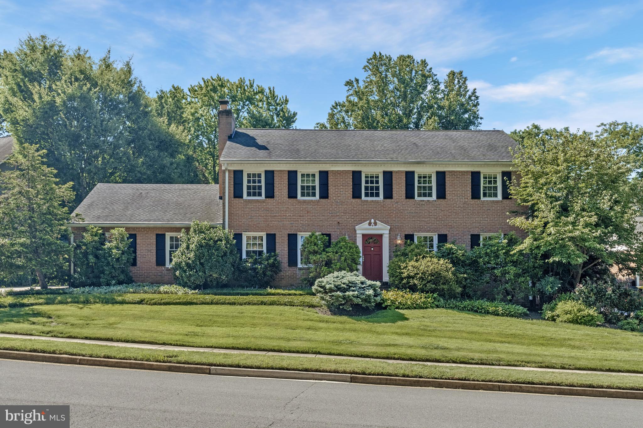 MC LEAN HAMLET - Residential