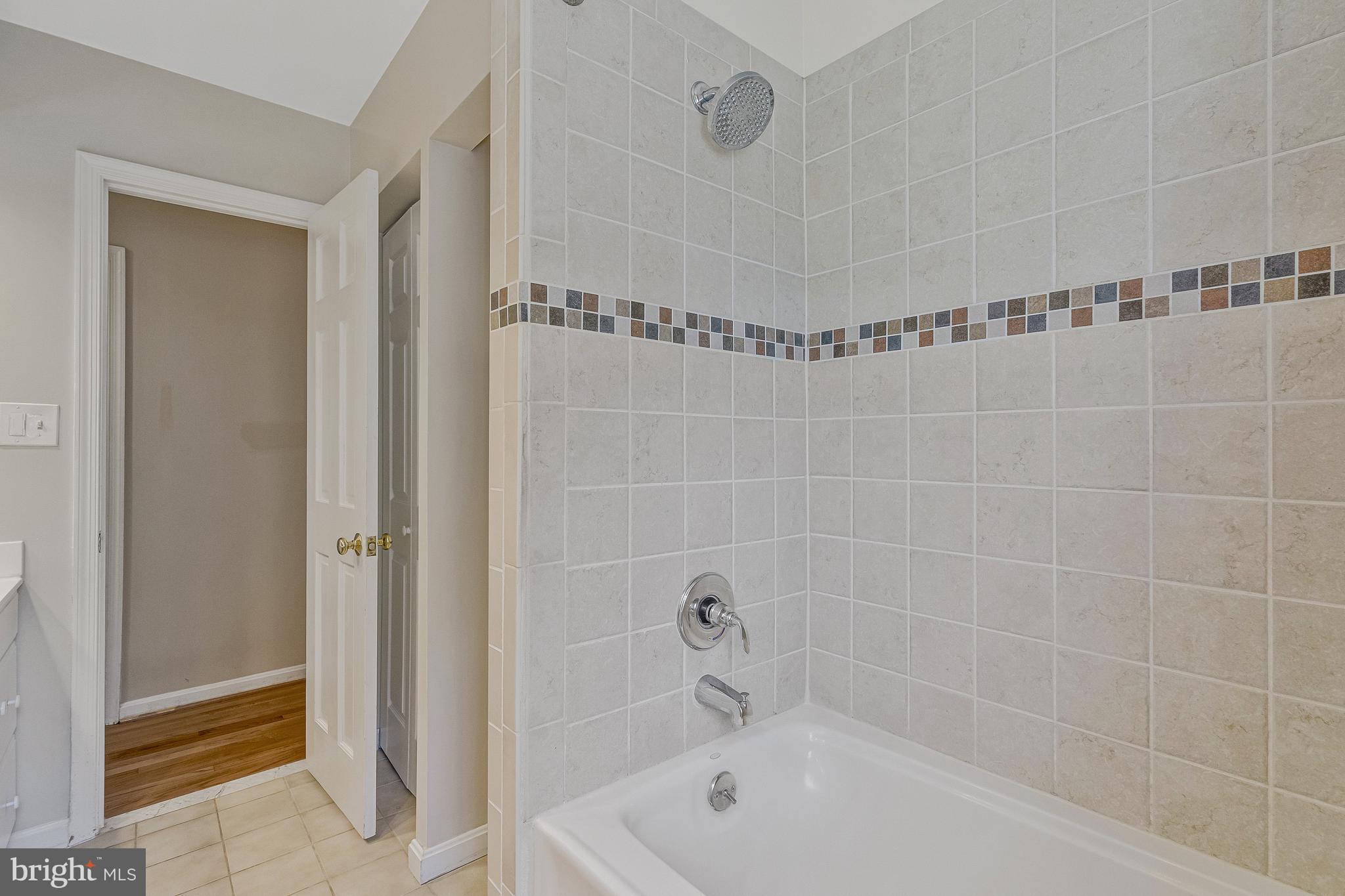 MC LEAN HAMLET - Residential