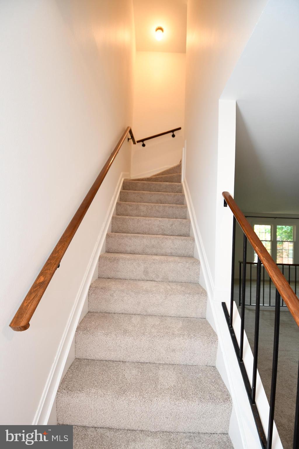 LAFAYETTE VILLAGE - Residential Lease