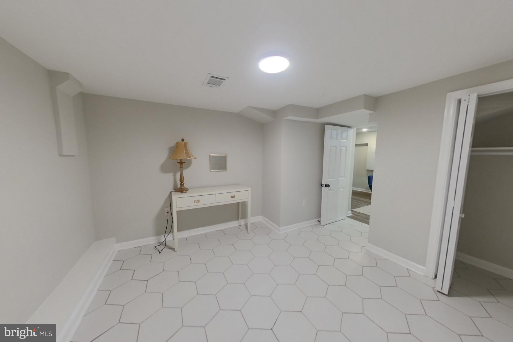 OXON HILL - Residential