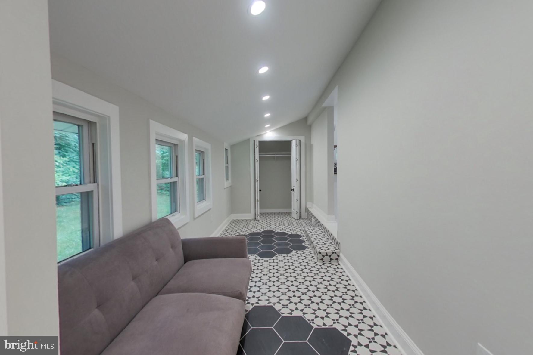 OXON HILL - Residential