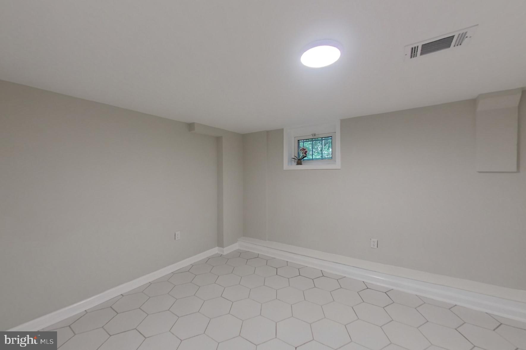 OXON HILL - Residential