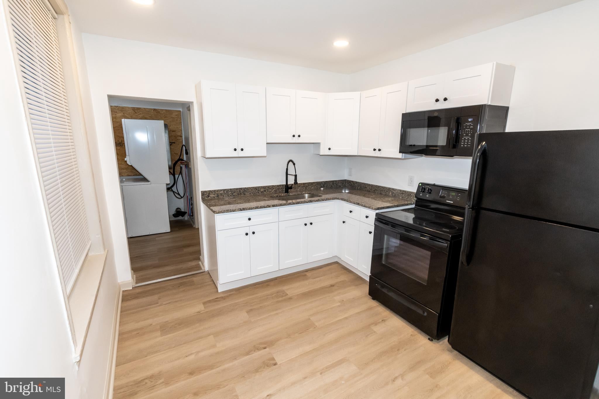 907 BELMONT AVENUE