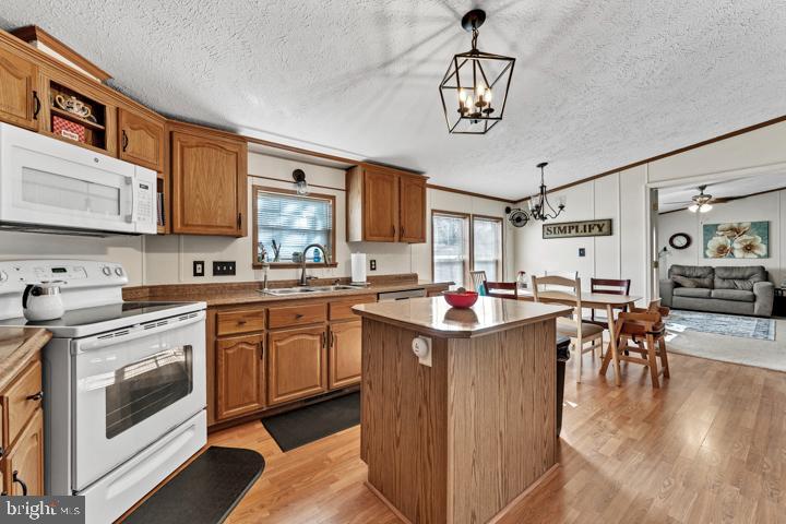 BRENTWOOD MANOR - Residential