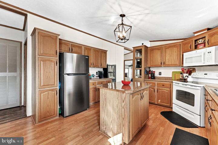 BRENTWOOD MANOR - Residential