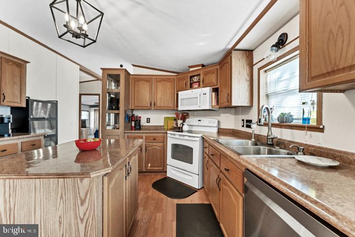 BRENTWOOD MANOR - Residential