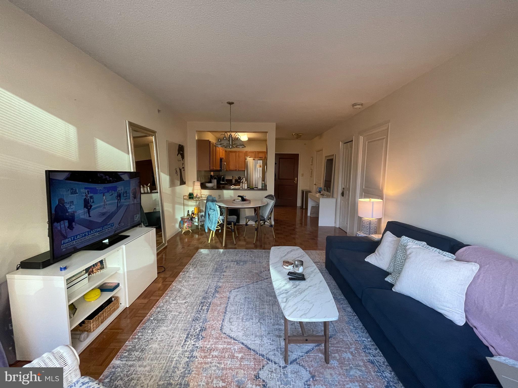 CRESCENT PLAZA - Residential Lease