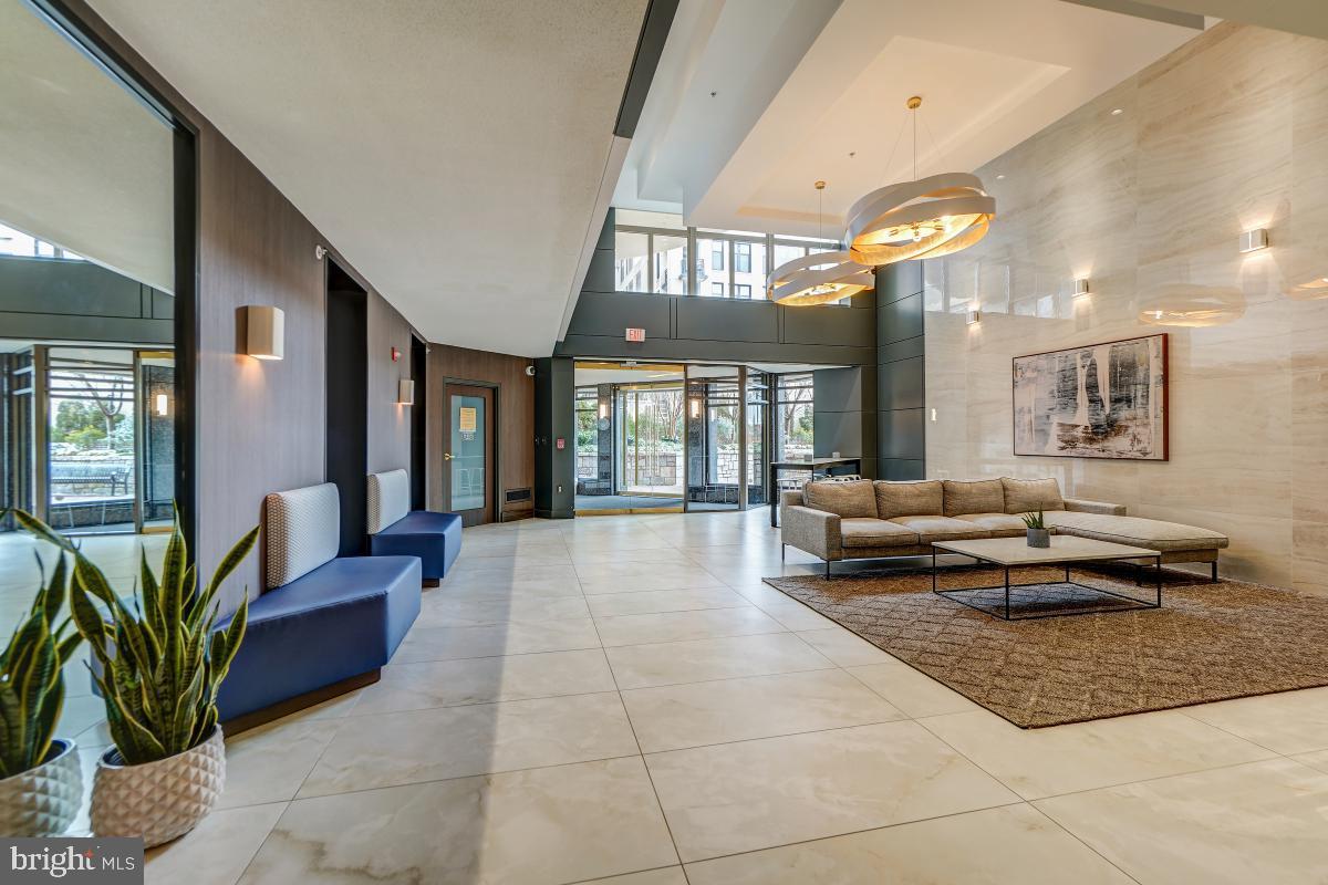 CRESCENT PLAZA - Residential Lease