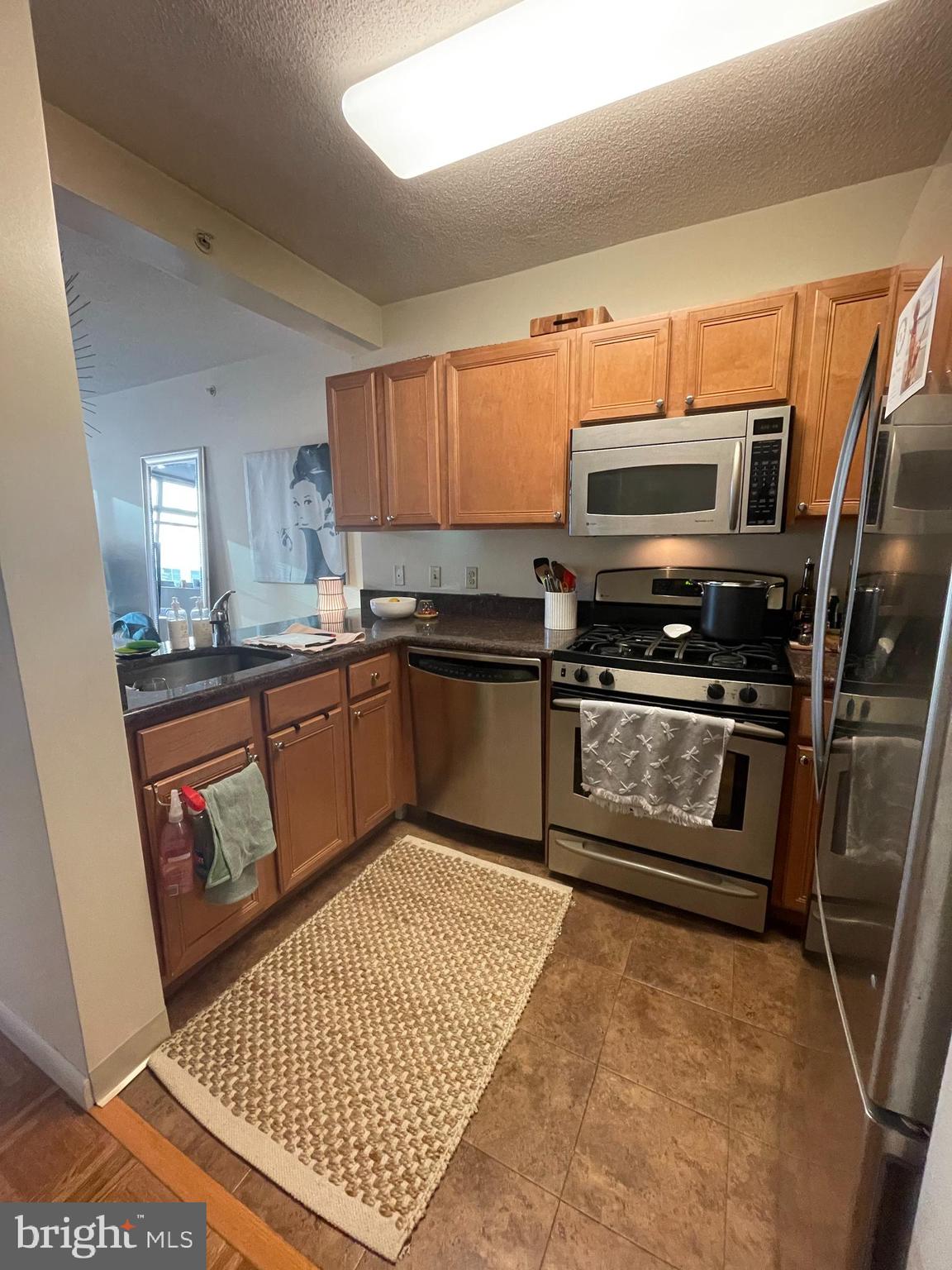 CRESCENT PLAZA - Residential Lease