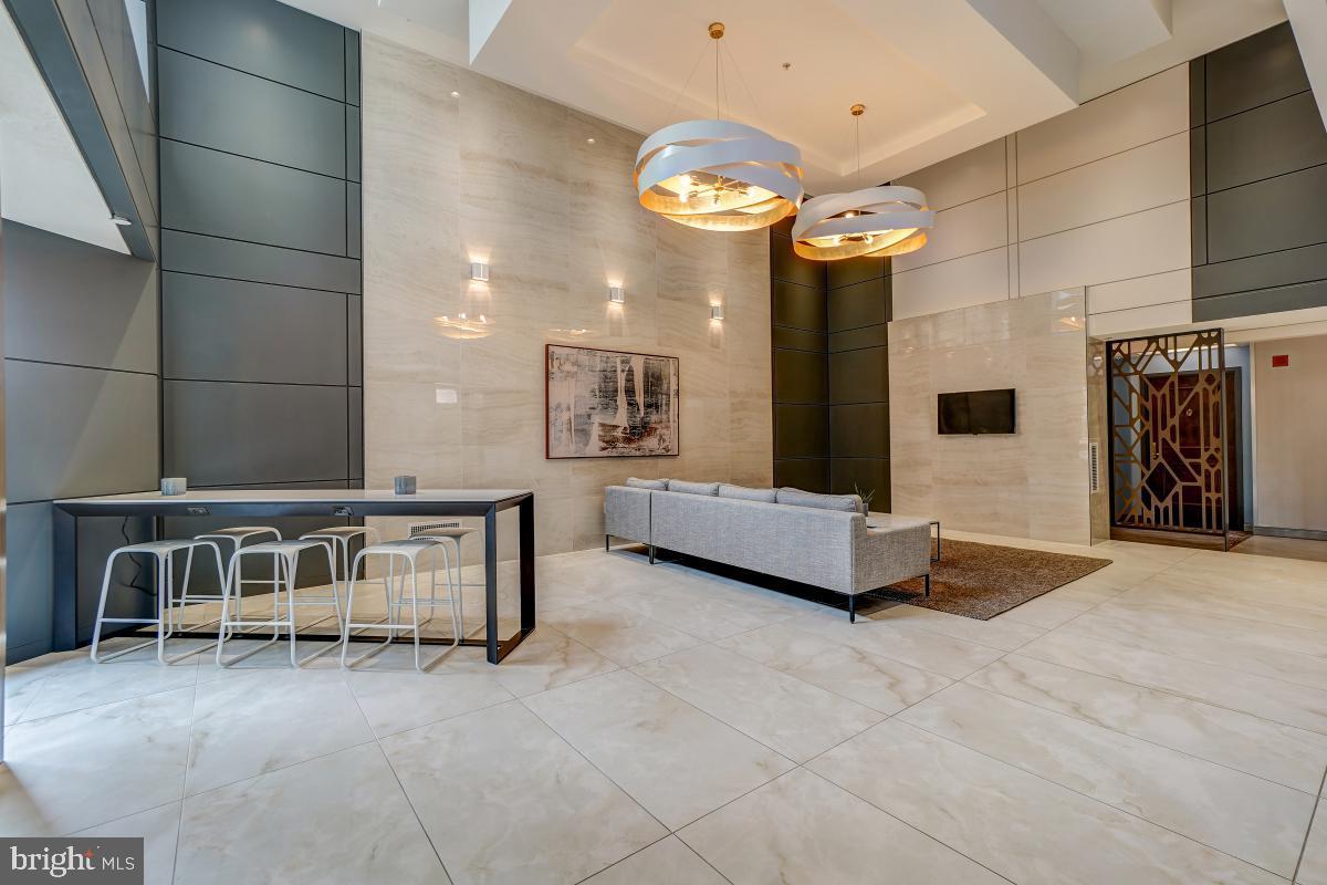 CRESCENT PLAZA - Residential Lease