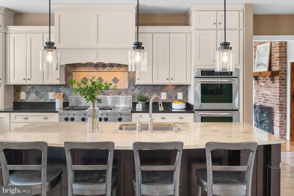Photo of 4027 Colonel Mendez Way, FAIRFAX, VA 22032 (MLS # VAFC2007928)