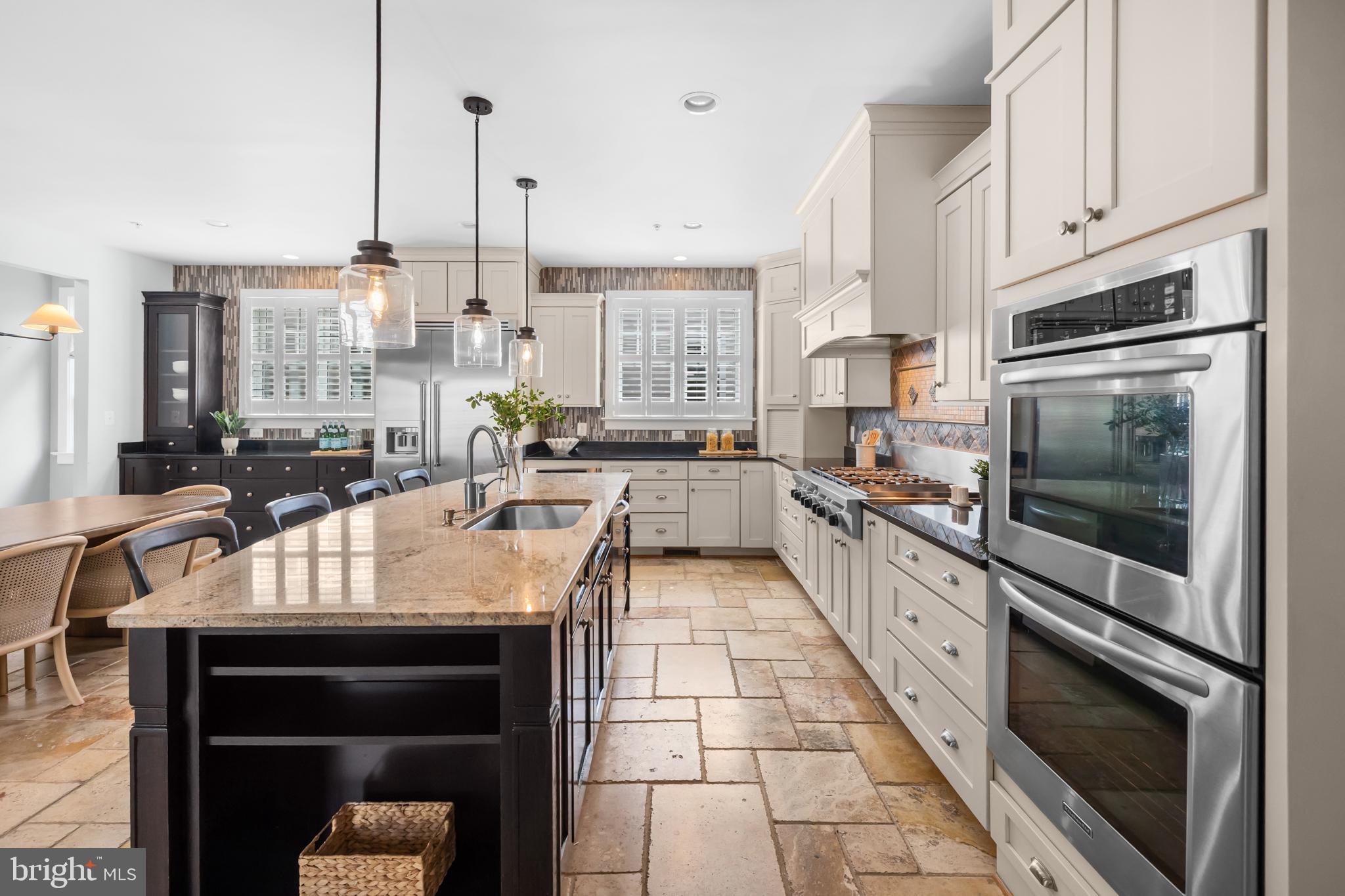 CLARK`S CORNER - Residential