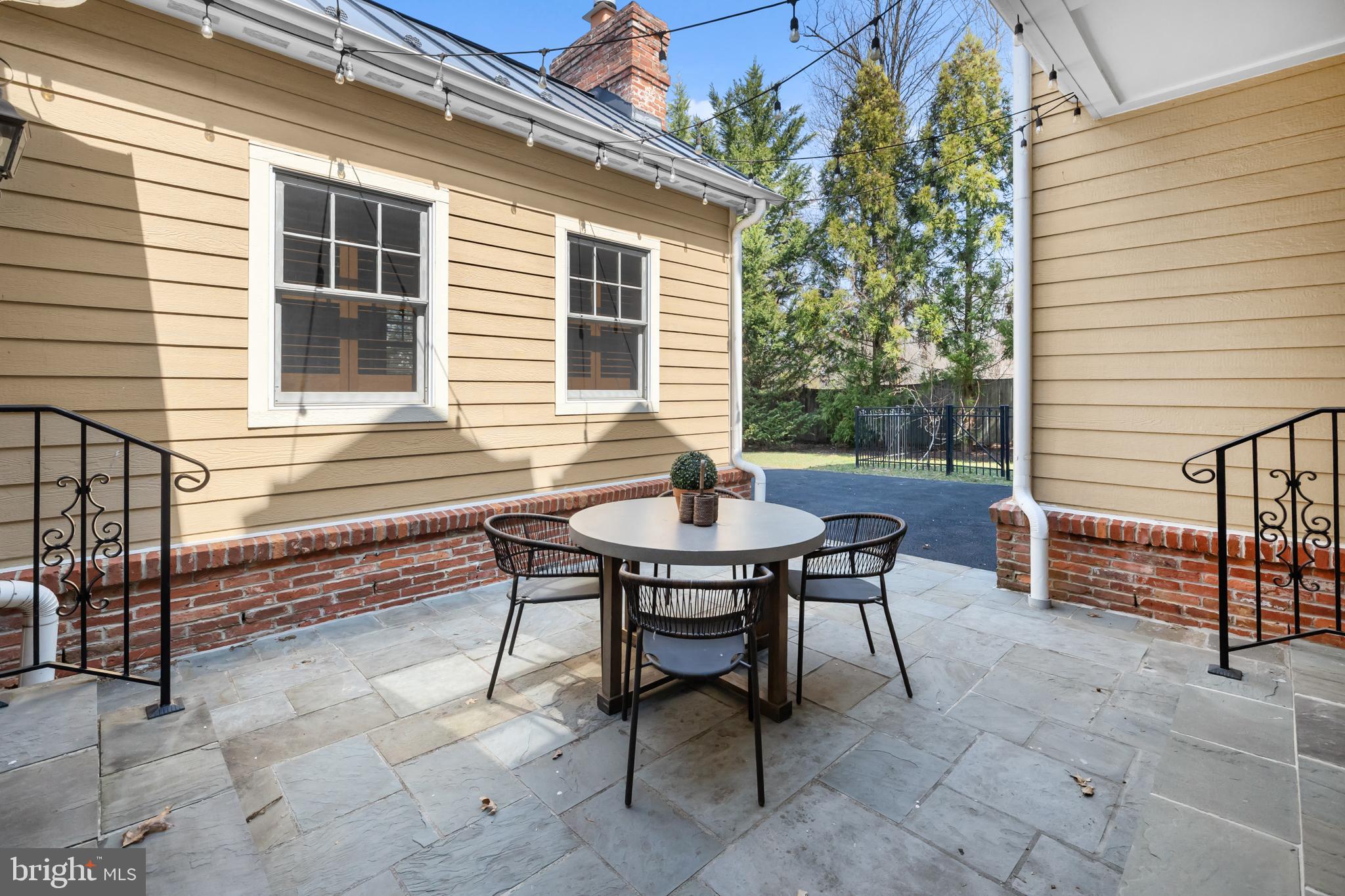 CLARK`S CORNER - Residential