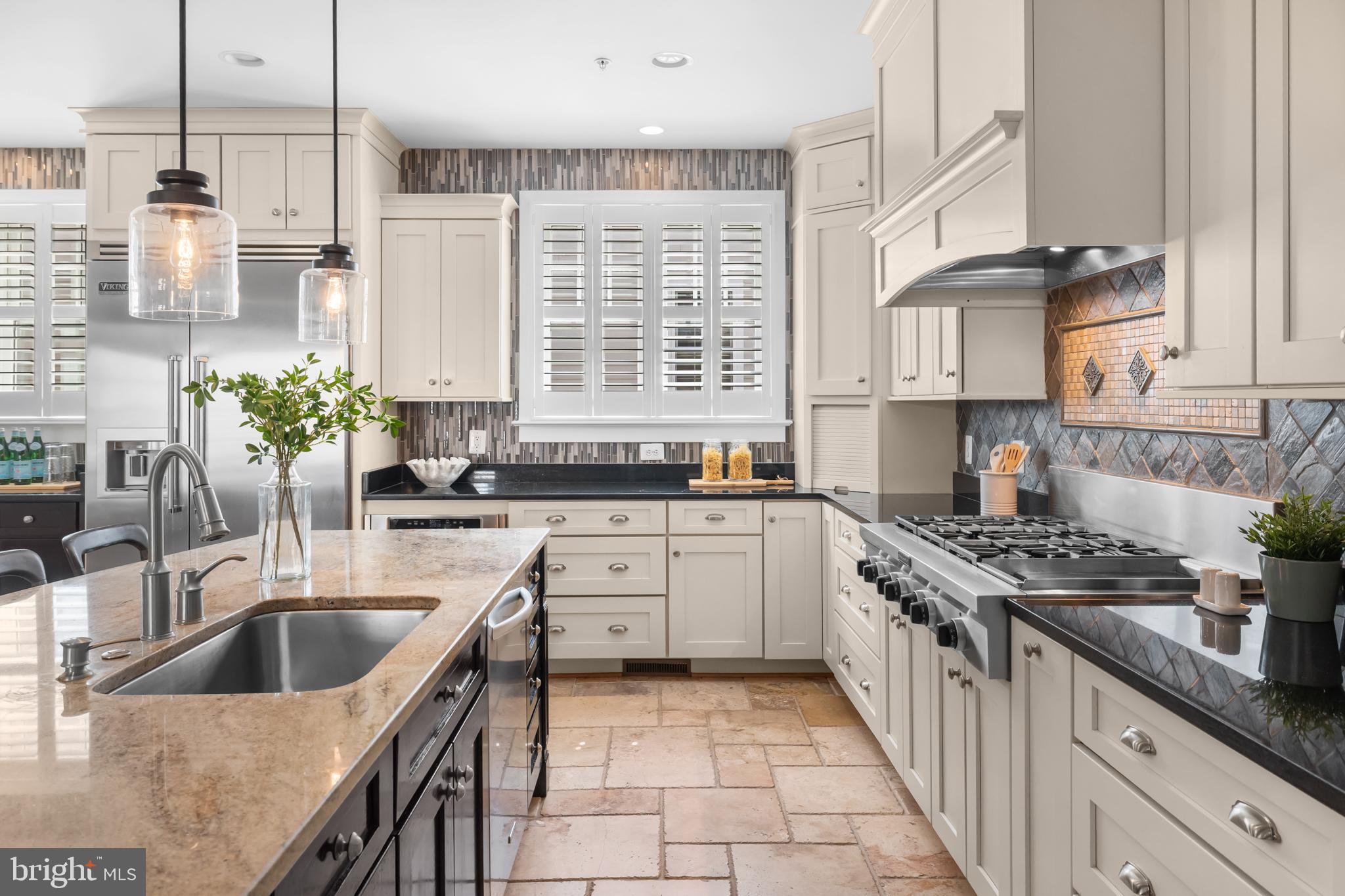 CLARK`S CORNER - Residential