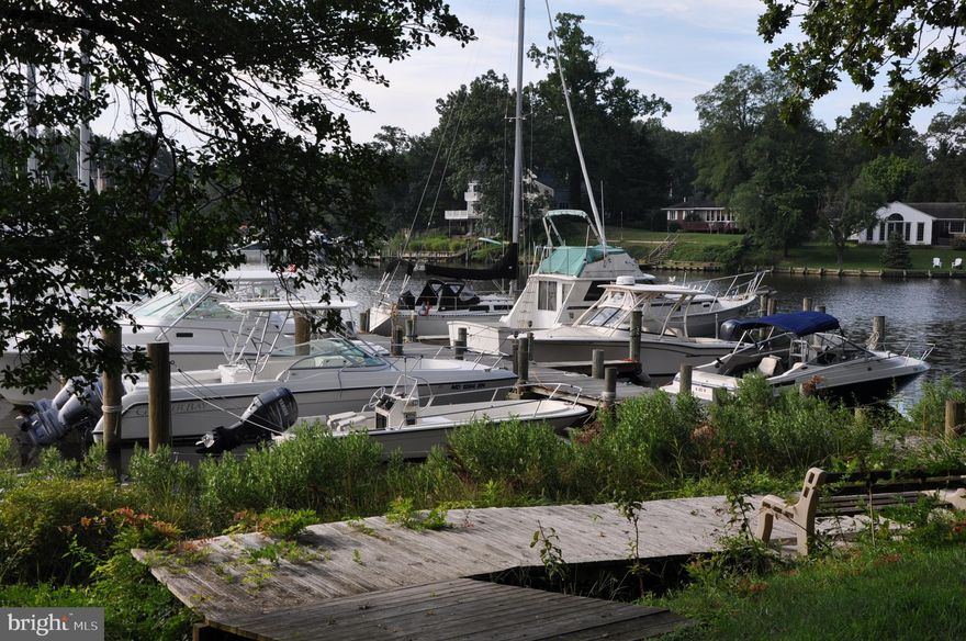 Rare opportunity to purchase a beautiful lot within 250' of the waters edge!!! Engineering almost complete.
This is the best street in sought after Parkwood. Best water privledges in all of Eastport. Three community piers with shallow to deep water. Usually a waiting list for deep water slips. Must pay community Assoiation dues in order to apply for a slip. Call listing agent for all details. Happy to meet with buyers. This lot is also exempt from water/sewer tap fees and school impact fee.