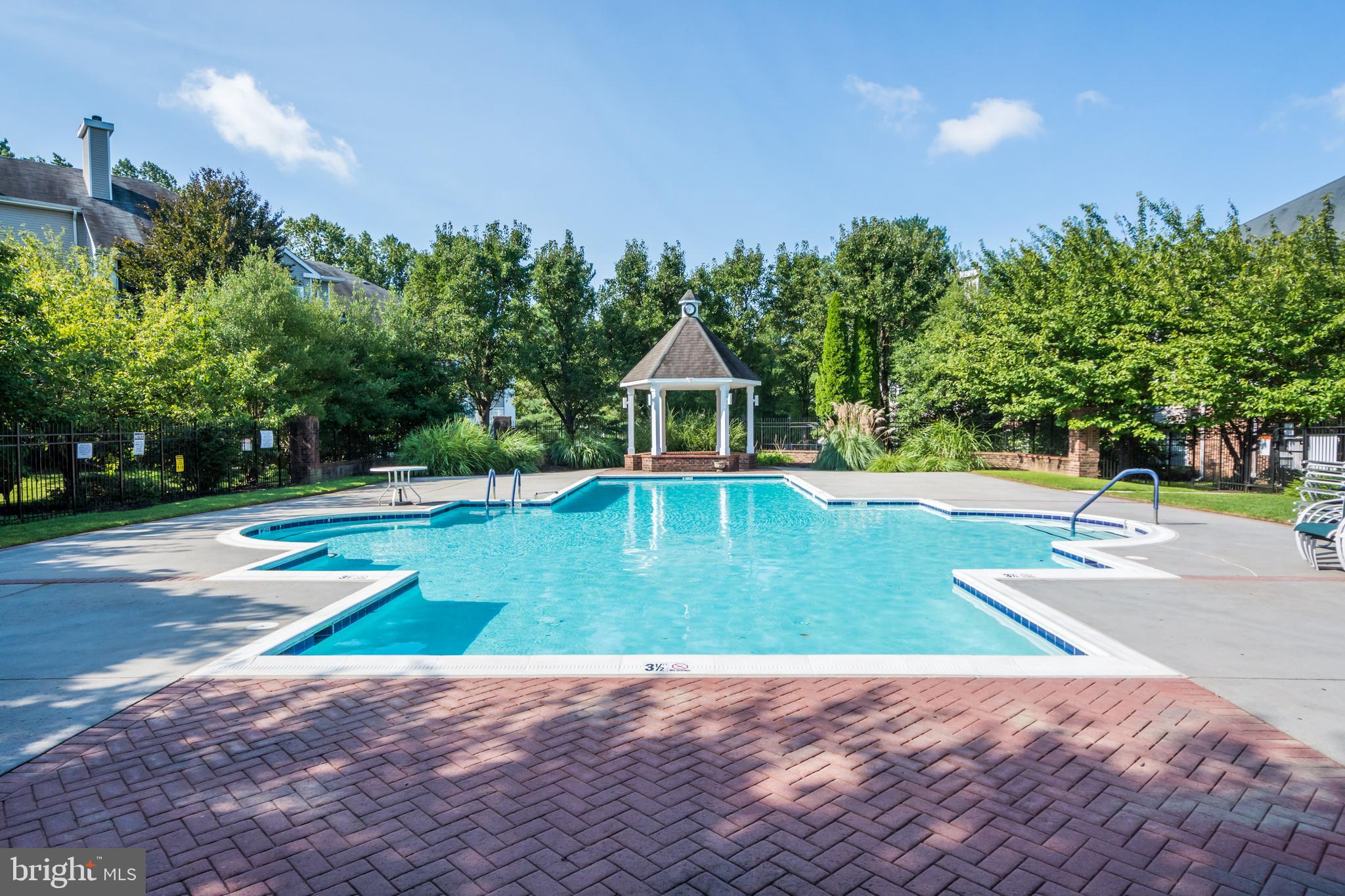 ENGLISH COUNTRY MANOR - Residential