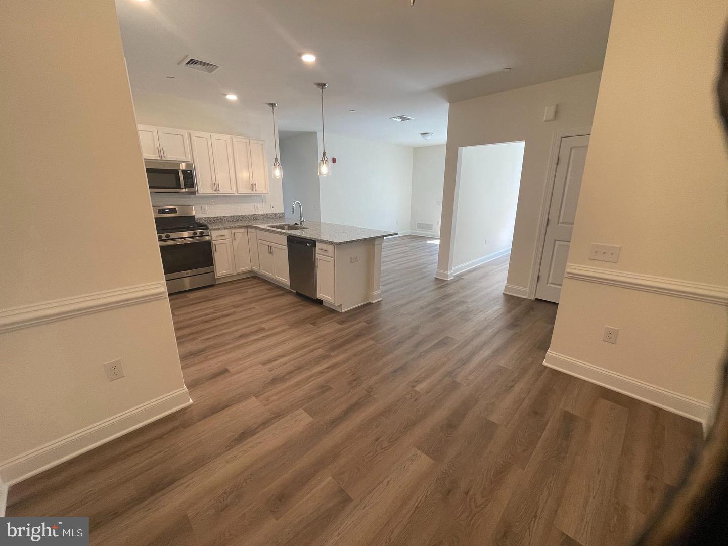 RESIDENCES AT BROOKHAVEN GLEN - Residential