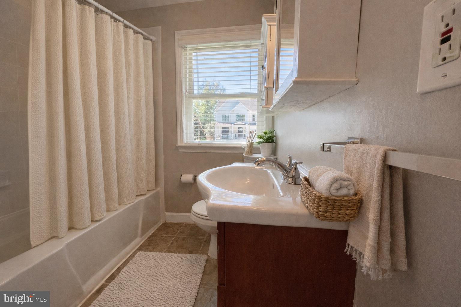 ALTA VISTA GARDENS - Residential Lease