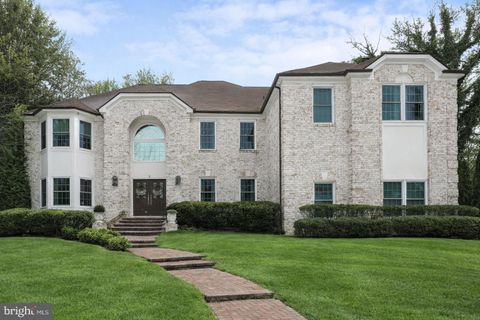 Homes For Sale - 5 Shingle Oak Drive<br/> VOORHEES, NJ 08043