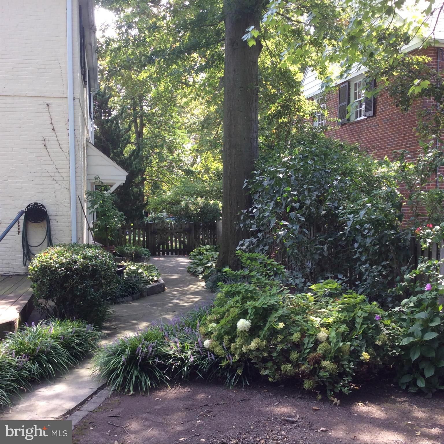 GREATER HOMELAND HISTORIC DISTRICT - Residential