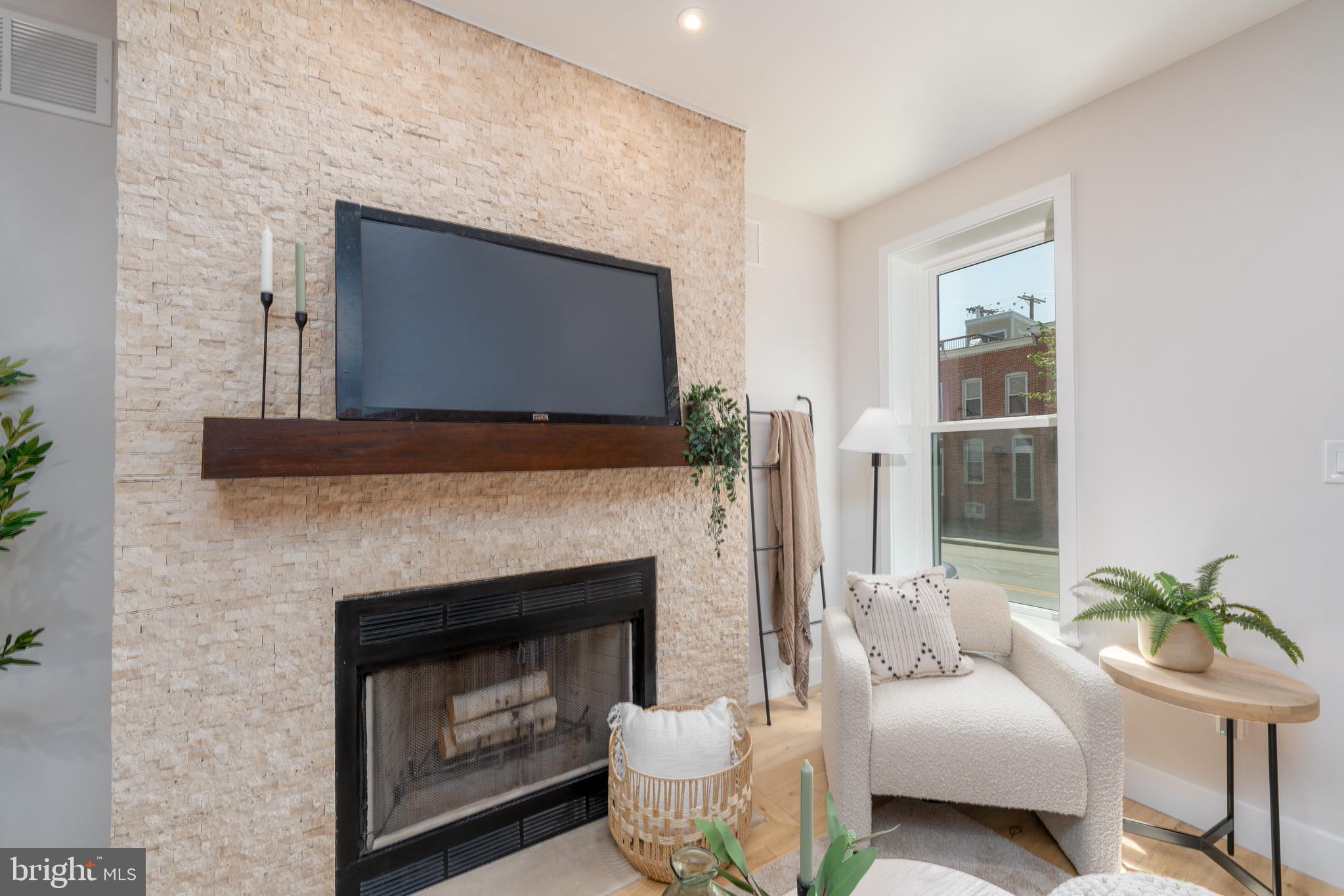 RIVERSIDE - Residential