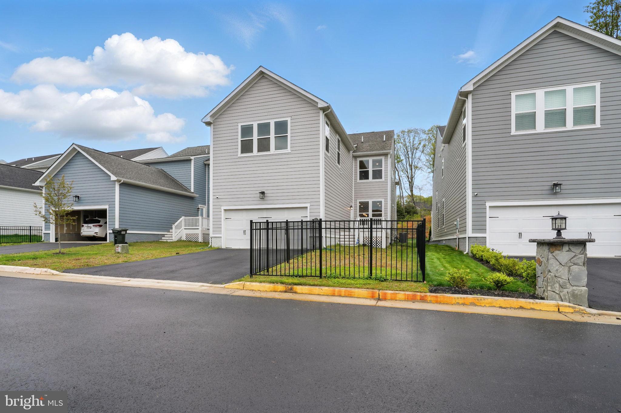 POTOMAC SHORES - Residential