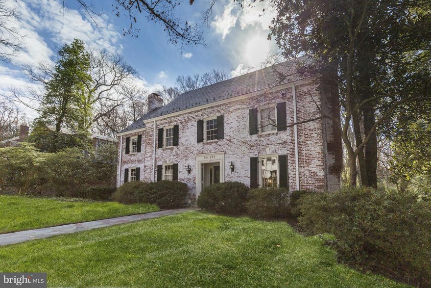 *UNBELIEVABLE VALUE* on Kent's most coveted street! Spacious 5800 sq ft whitewashed brick 6BR/5.5 BA on a 1/2 acre+ lot. Fantastic master suite, wonderful sun-lit Lower Level, elegant public rooms on main level walk out to private patio overlooking gorgeous parkland backyard. Five fireplaces throughout, beautiful variable-width pegged floors, lovely molding and millwork, spectacular views!