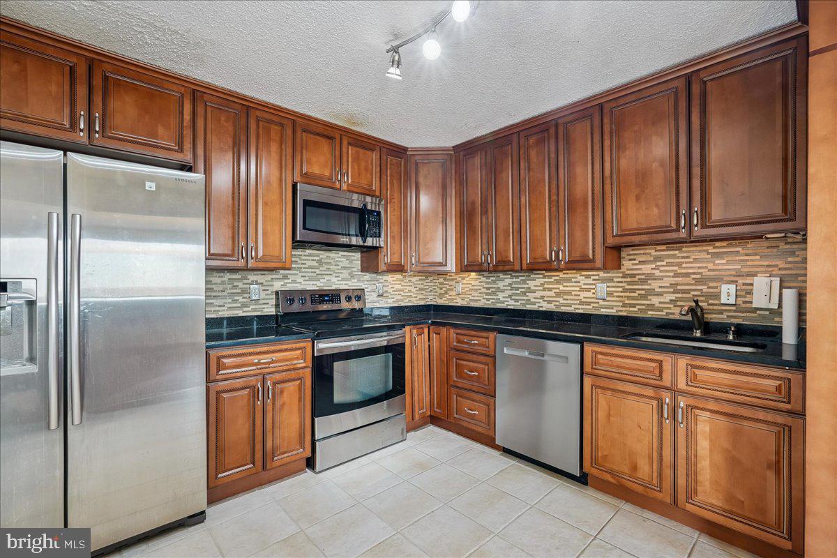 WESTLAKE PARK - Residential