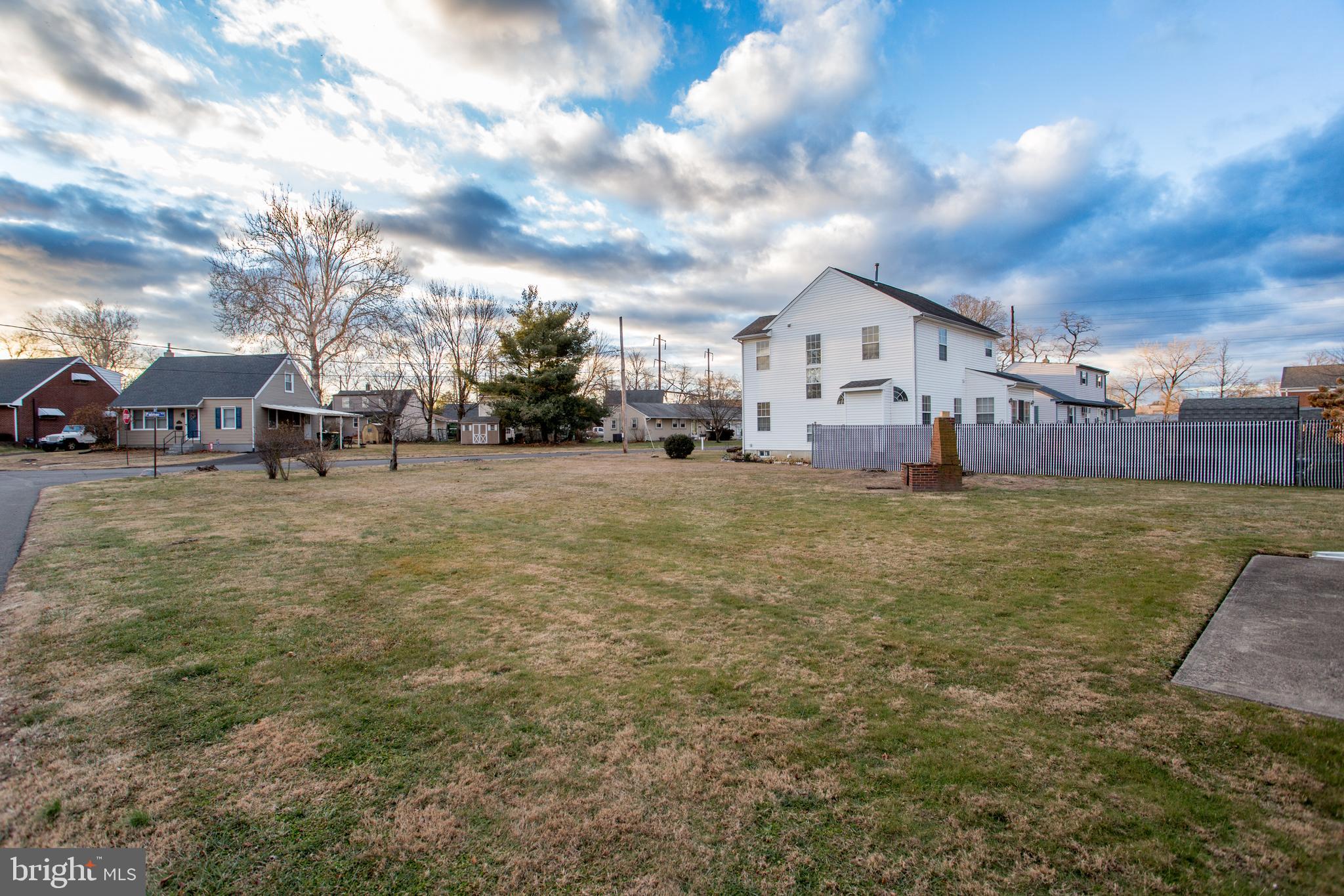 EDGELY - Residential