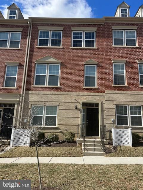 MADISON CRESCENT - Residential