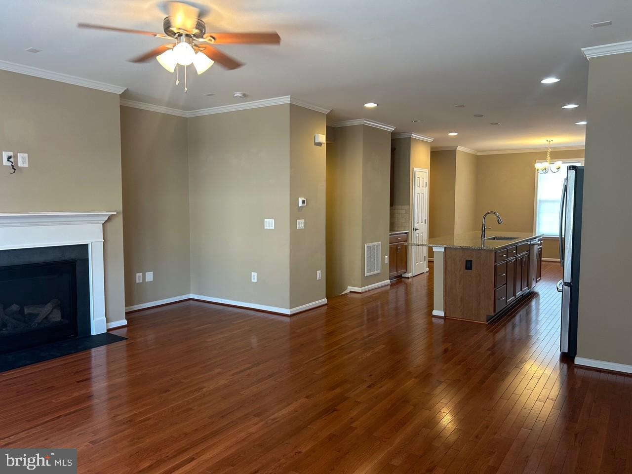 MADISON CRESCENT - Residential