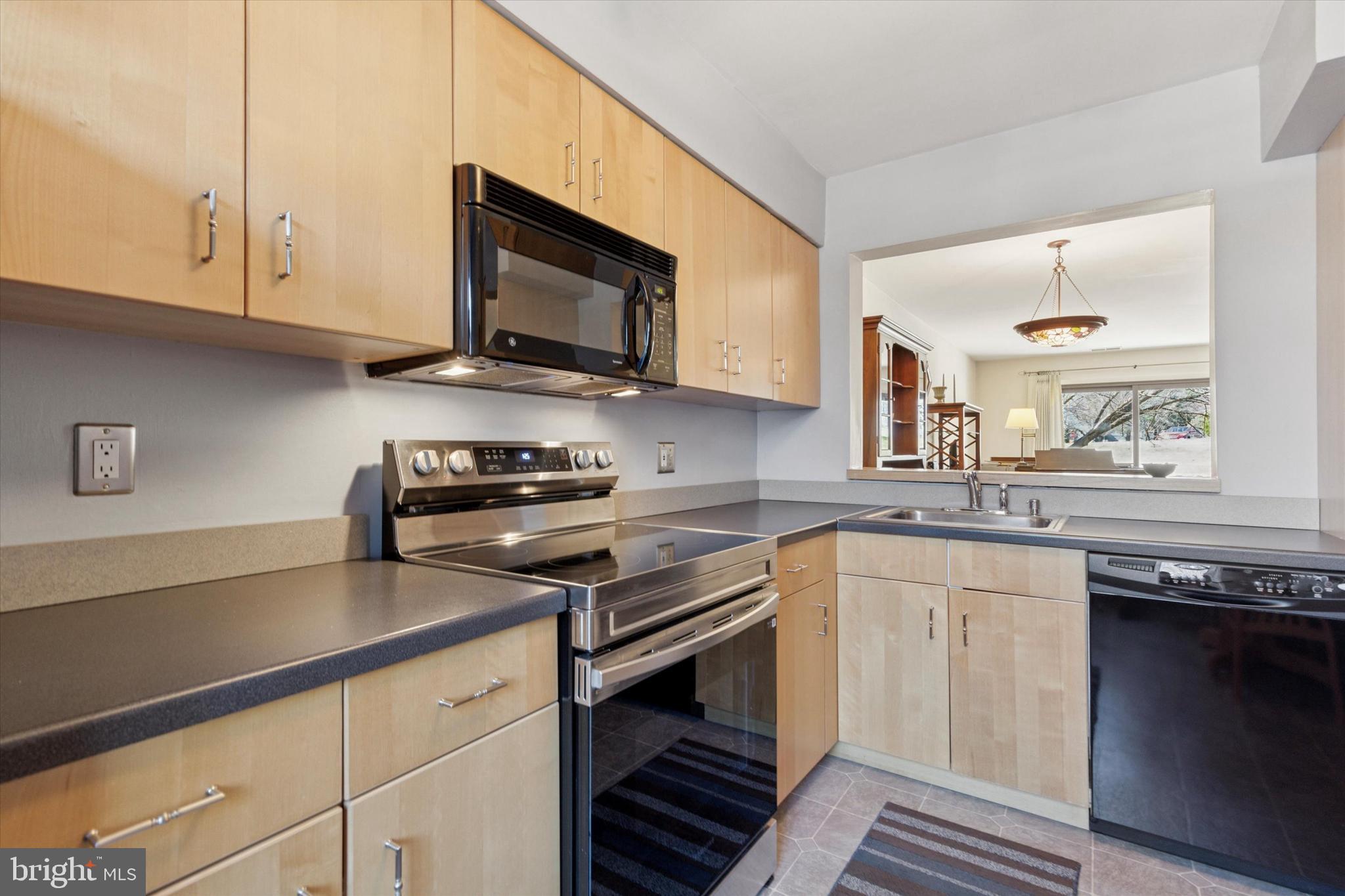 SAW MILL VALLEY - Residential