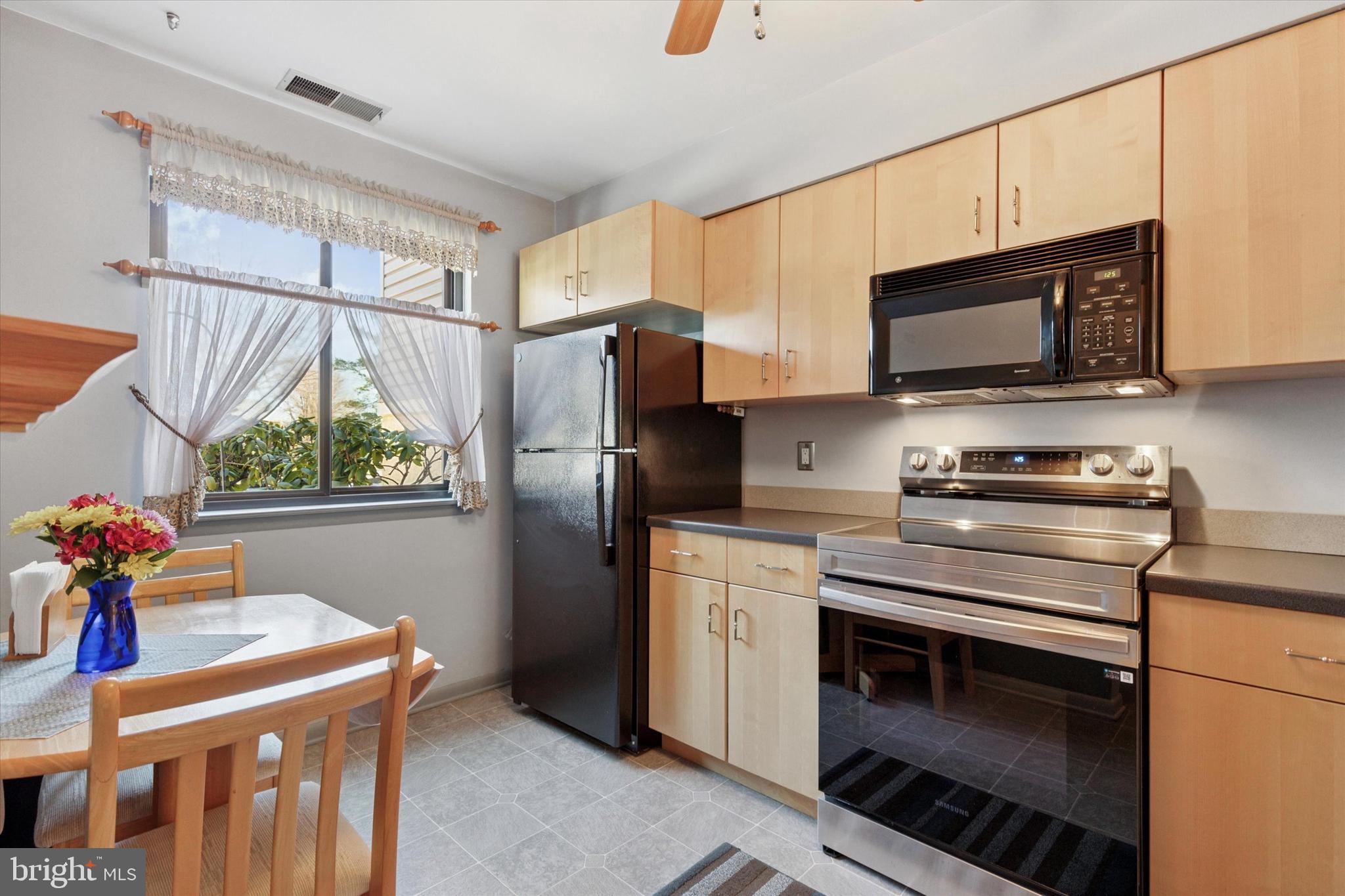 SAW MILL VALLEY - Residential