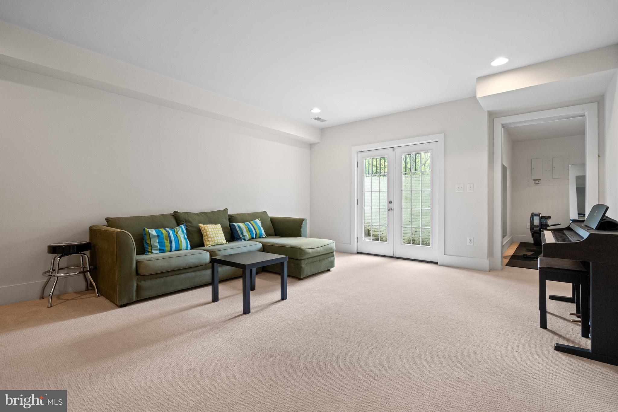 FAIRFAX FARMS - Residential