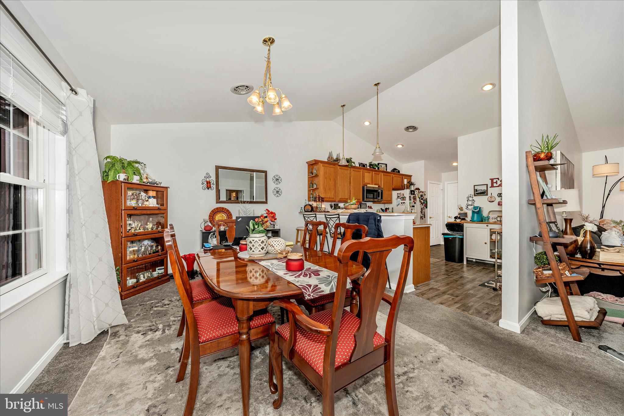 MOSS SPRING - Residential