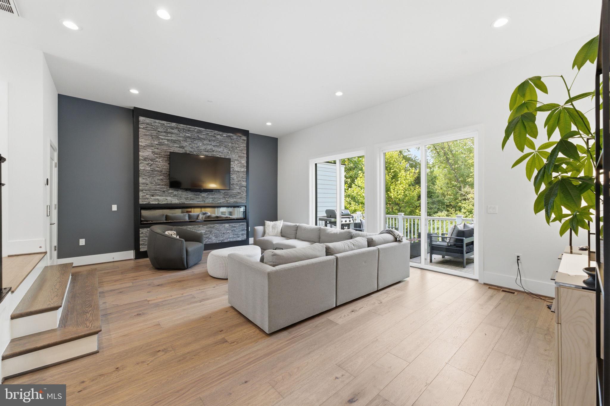 3737 GLENMOOR RESERVE LANE