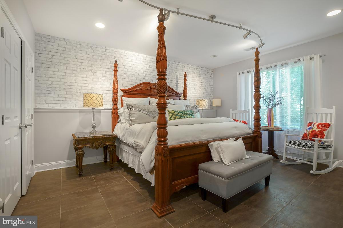 OAKTON - Residential