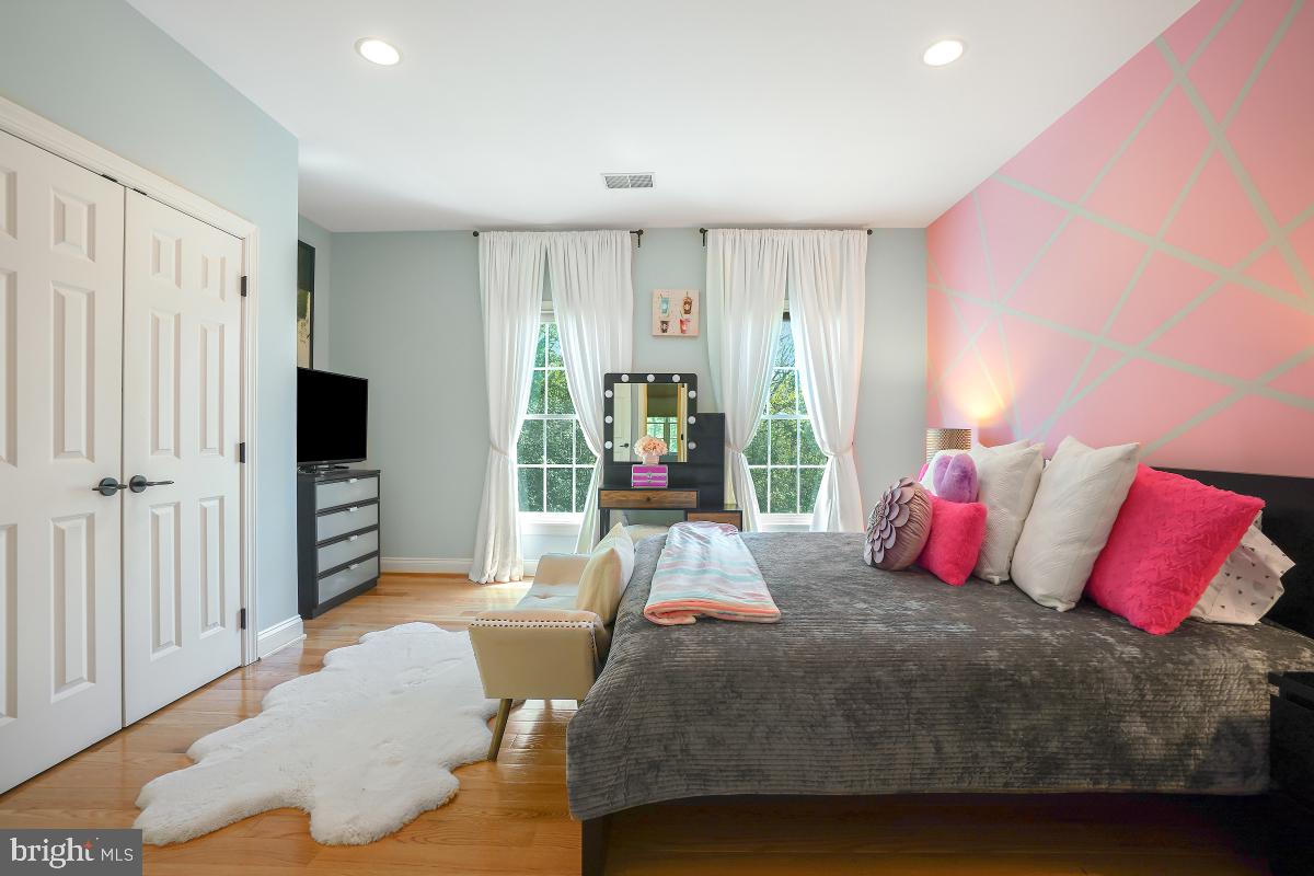 OAKTON - Residential