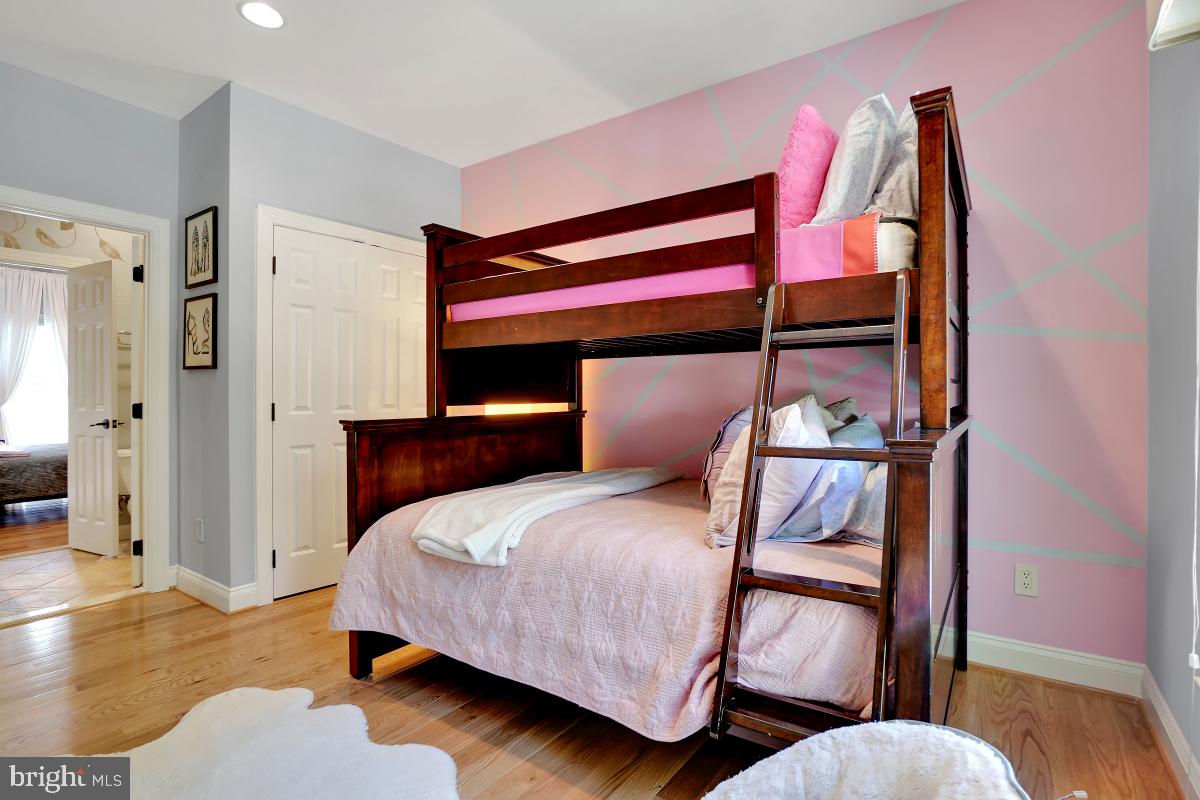 OAKTON - Residential