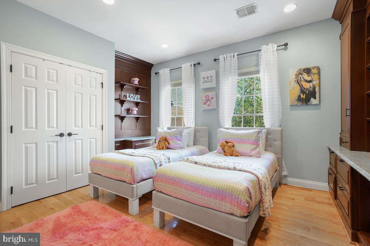 OAKTON - Residential