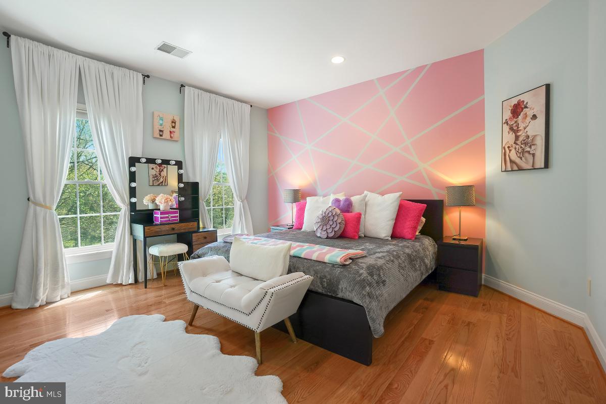 OAKTON - Residential