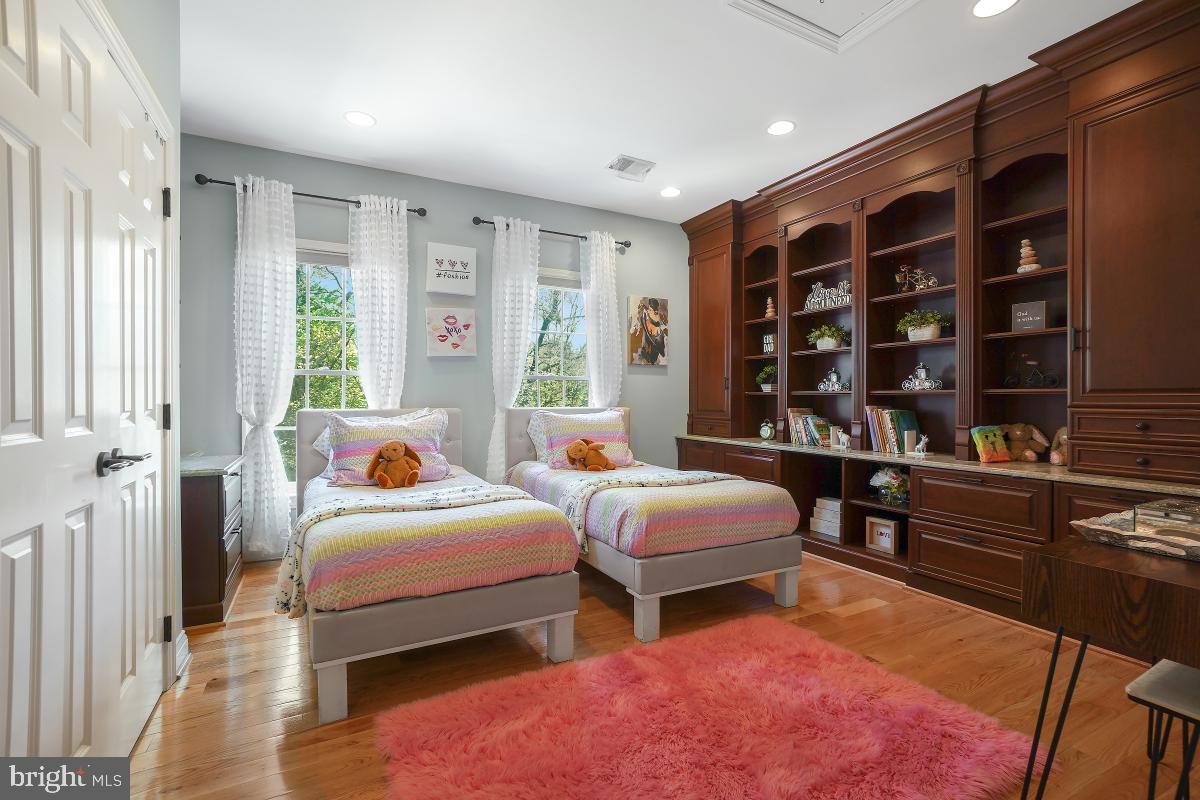 OAKTON - Residential