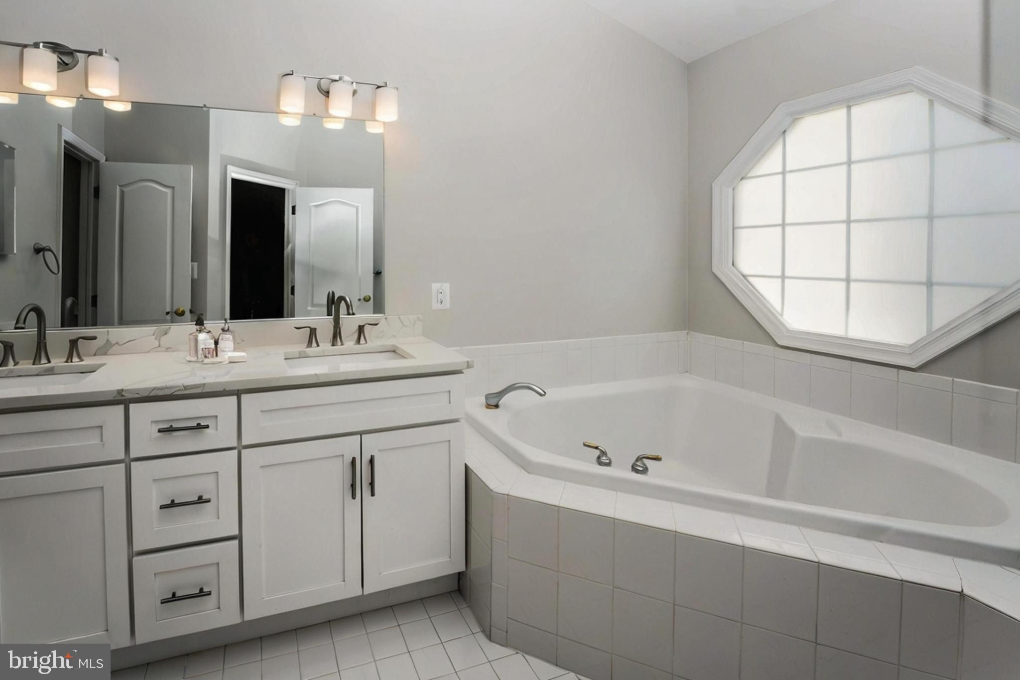 TOWER OAKS - Residential