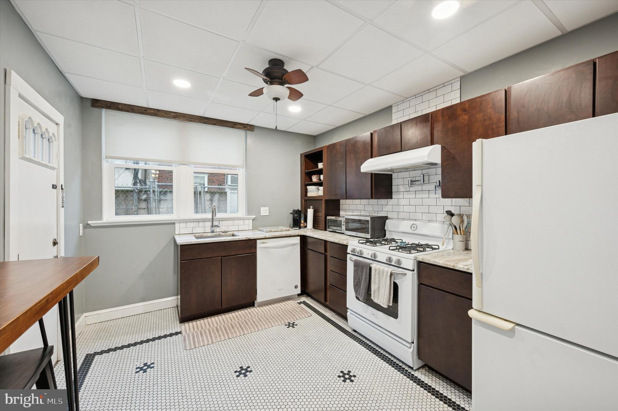 GIRARD ESTATES - Residential